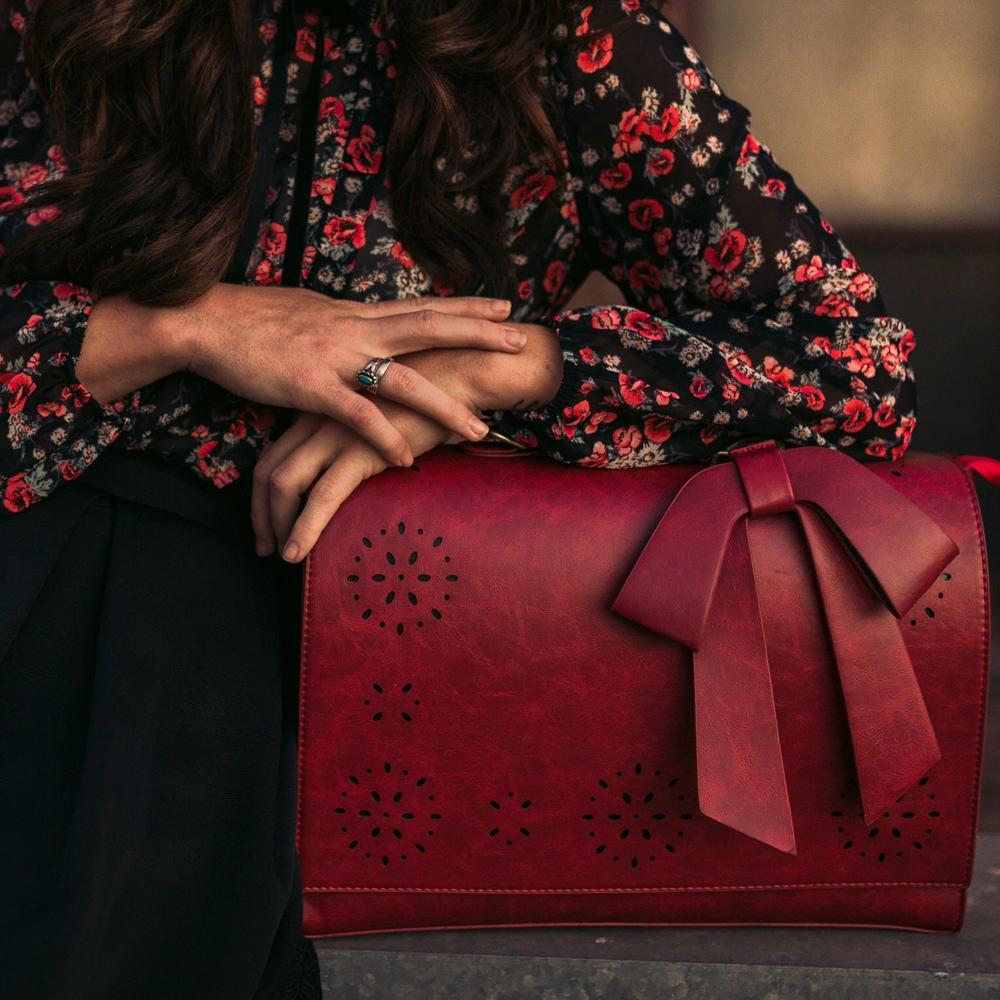 L'élégant sac à main à nœud papillon de Grace