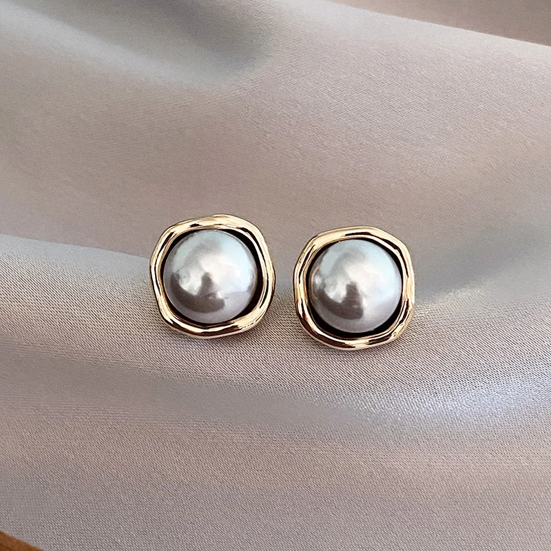 Boucles d'oreilles élégantes en perles noires 
