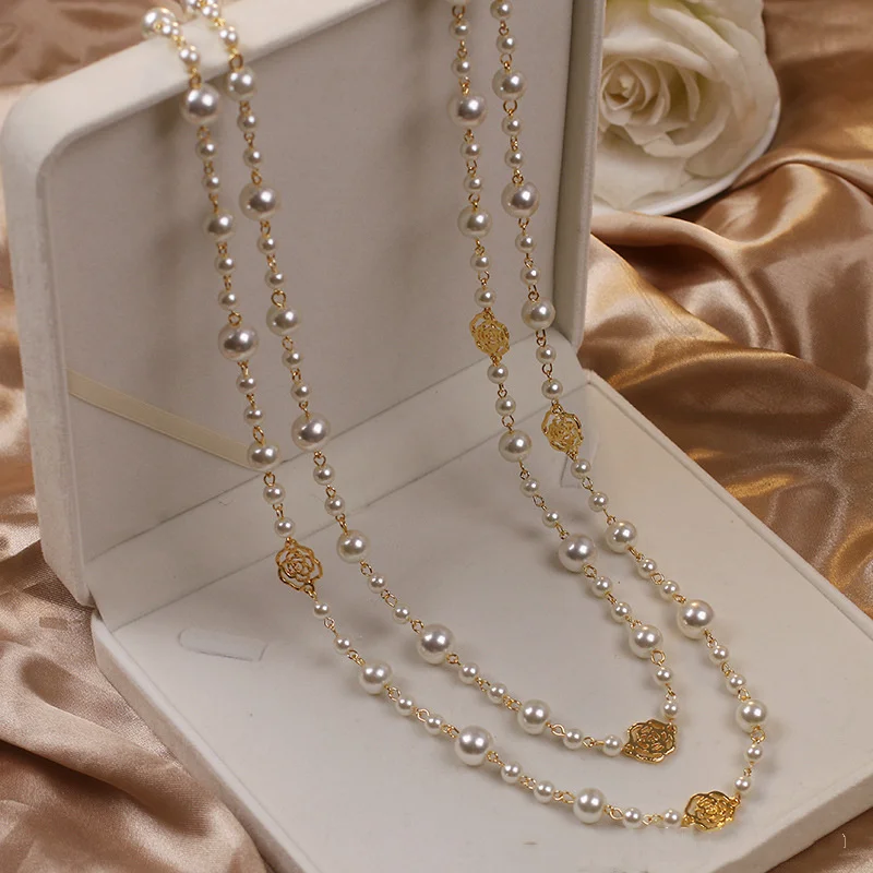 Collier élégant en or et perles 